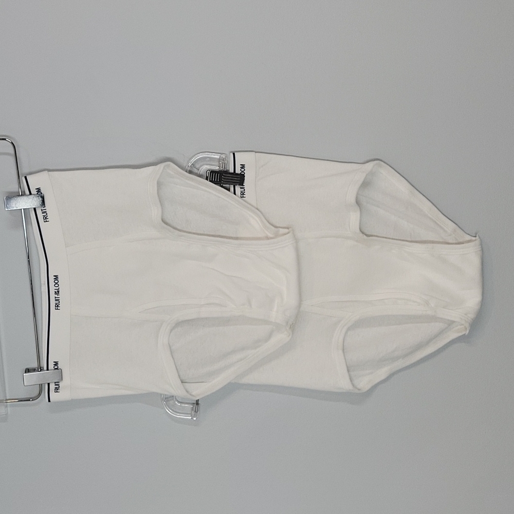 NEW 2 Pairs of Fruit of the Loom Men's White Cotton Briefs size Medium 32-34